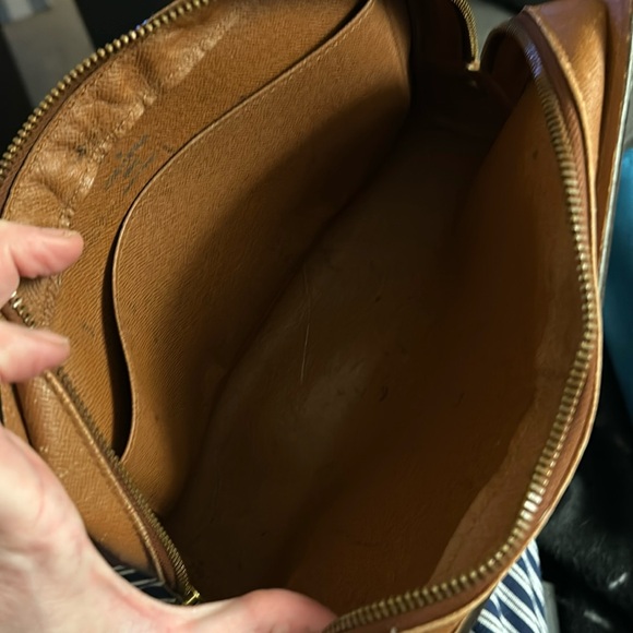 Louis Vuitton vintage Orsay clutch w/ removable strap and dust bag (peeling) - Picture 10 of 13